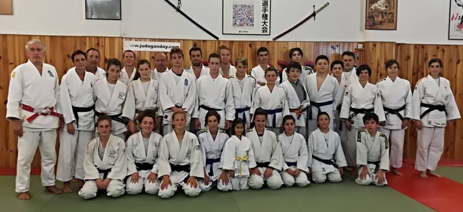 judokas del club Judo gandoy y del club Judo Montechois